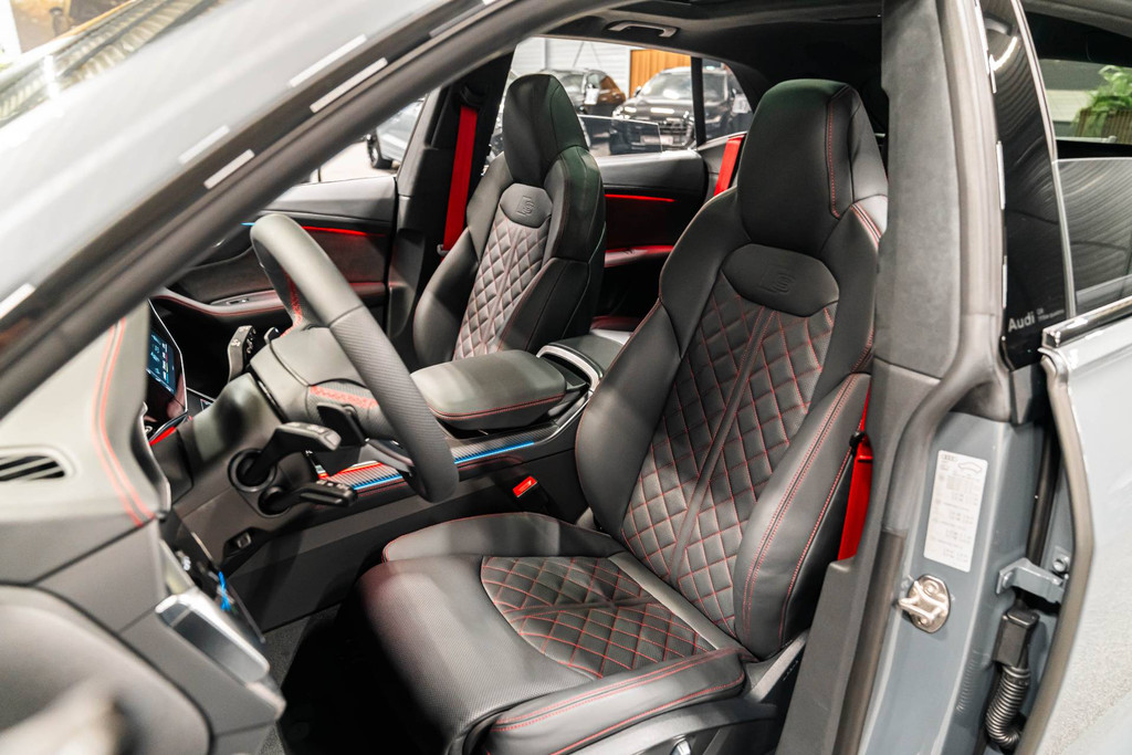 Audi Q8 60 TFSIe Competition 53521642-4.jpg | WagenparQ